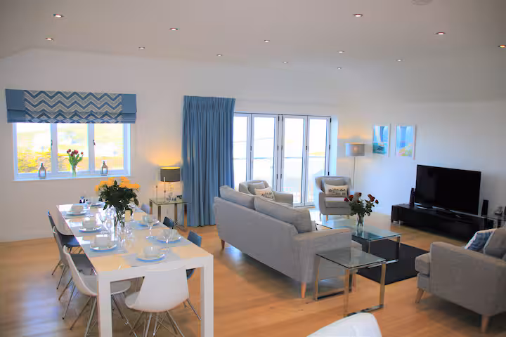 Curlew dining area and lounge Bigbury-on-Sea