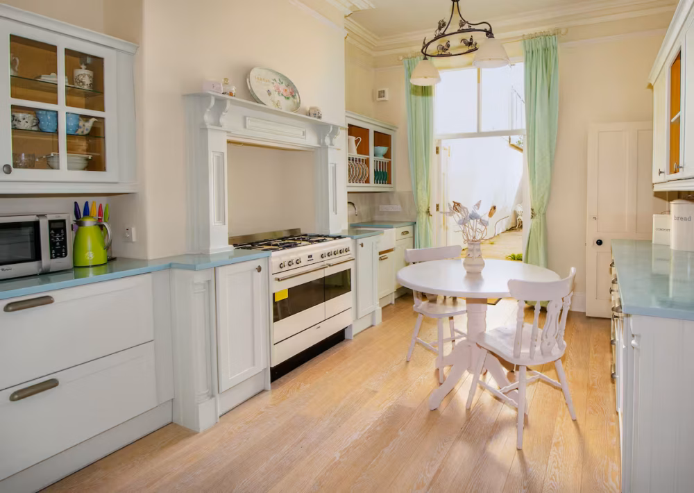 Vine Terrace holiday home kitchen Kingsbridge